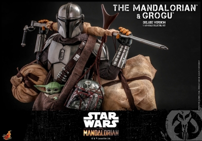 Hot Toys The Mandalorian and Grogu (Deluxe Version) Sixth Scale Figure Set